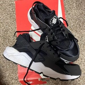 Nike Huarache Run Women’s 8.5 Black/White